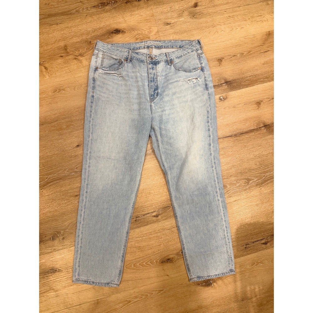 14r American Eagle Tomgirl relaxed, fit jeans